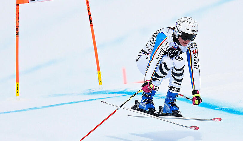 Viktoria Rebensburg scheidet beim Saisonfinale in St. Moritz aus.