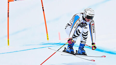 Viktoria Rebensburg scheidet beim Saisonfinale in St. Moritz aus.
