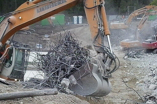 Erst Abriss, dann Neubau. Eine Instandsetzung der Brücke über die Autobahn 96 hätte sich wirtschaftlich nicht gelohnt.