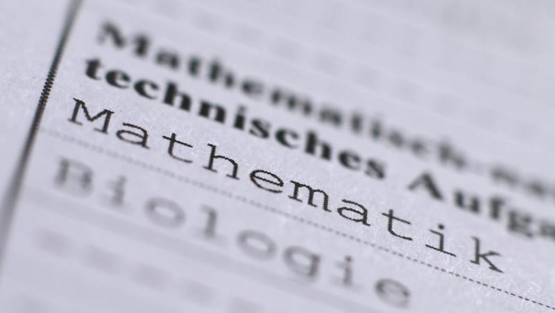 Die Schulfächer Mathematik und Biologie stehen auf einem Papierbogen untereinander. Foto: Karl-Josef Hildenbrand/Archiv Die Schulfächer Mathematik und Biologie stehen auf einem Papierbogen untereinander. Foto: Karl-Josef Hildenbrand/Archiv