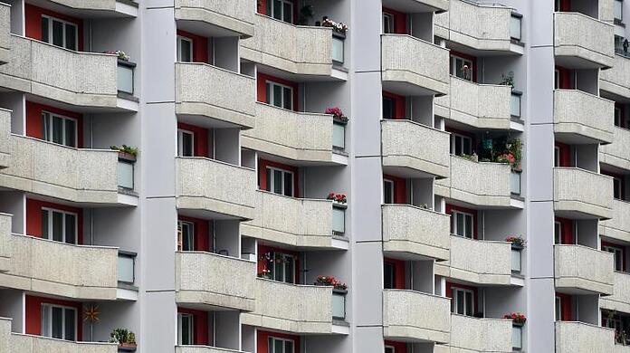 Blick auf die Fassade eines Wohnhauses. (Symbolbild)