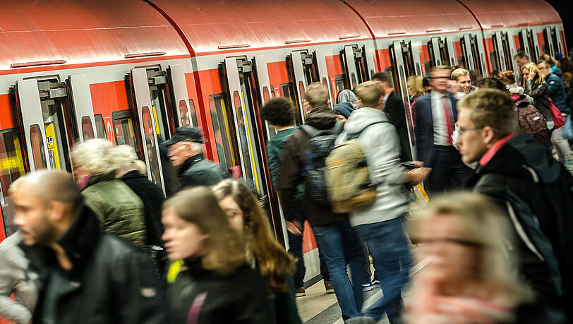 Die Stammstrecke der S-Bahn München war rund eine Stunde lang komplett dicht. Die Stammstrecke der S-Bahn München war rund eine Stunde lang komplett dicht.