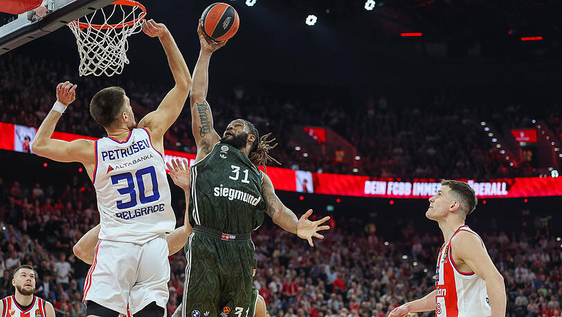 Auf Devin Booker (grünes Trikot) und der FC Bayern Basketball kommen in der neuen Euroleague-Saison drei neue Gegner zu, die Liga wächst um zwei Teilnehmer.