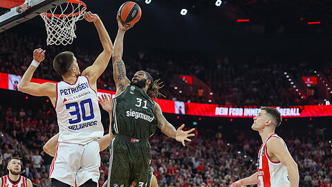 Auf Devin Booker (grünes Trikot) und der FC Bayern Basketball kommen in der neuen Euroleague-Saison drei neue Gegner zu, die Liga wächst um zwei Teilnehmer.