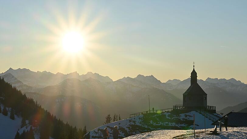 Zum Wochenende hin soll es in Bayern nach der Nebelauflösung wieder sonniger werden. (Archivbild) Zum Wochenende hin soll es in Bayern nach der Nebelauflösung wieder sonniger werden. (Archivbild)