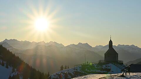 Zum Wochenende hin soll es in Bayern nach der Nebelaufl&ouml;sung wieder sonniger werden. (Archivbild)