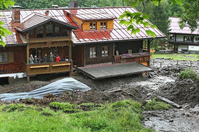 Chaos und Verwüstung in Oberstdorf: In der Nacht zum Sonntag walzte eine Schlammlawine durch den Ort - die Bilder.