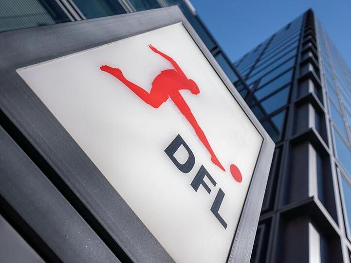 Die DFL empfiehlt den 36 Proficlubs in der 1. und 2. Liga von eigenen Verlautbarungen zu den Ergebnissen der Coronavirus-Tests abzusehen.