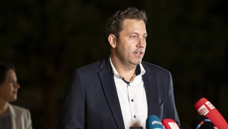 SPD-Generalsekretär Lars Klingbeil wünscht sich baldige Dreiergespräche mit Grünen und FDP.