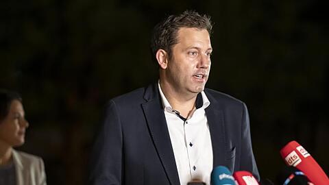 SPD-Generalsekretär Lars Klingbeil wünscht sich baldige Dreiergespräche mit Grünen und FDP.