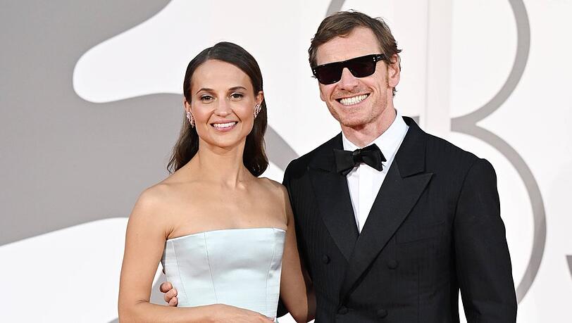 Alicia Vikander und Michael Fassbender zeigen sich nur selten zusammen bei Events, in Venedig lachten sie gl&uuml;cklich in die Kameras.