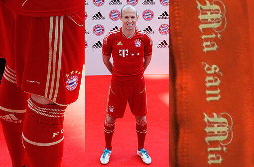 Goldenen Zeiten für den FC Bayern: Ganz in rot und mit goldenen Elementen kommt das neue Heimtrikot daher. In der Allianz Arena hat der Rekordmeister das Leiberl der Öffentlichkeit vorgestellt. Die Bilder.