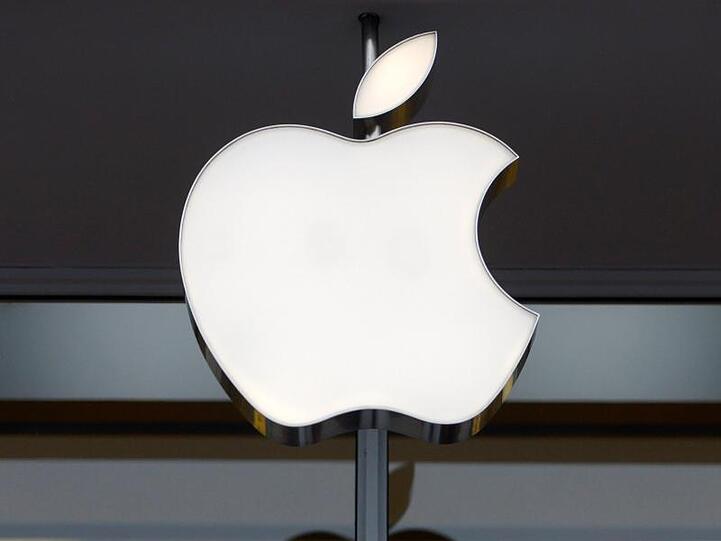 Das Apple-Logo ist an einem Apple-Store zu sehen.