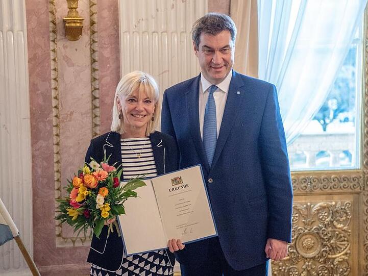 Markus Söder und Carolina Trautner (beide CSU) stehen im Prinz-Carl Palais. Foto: Lino Mirgeler/dpa