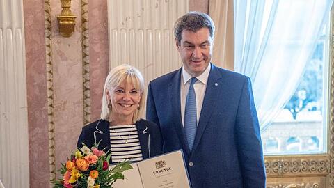 Markus Söder und Carolina Trautner (beide CSU) stehen im Prinz-Carl Palais. Foto: Lino Mirgeler/dpa