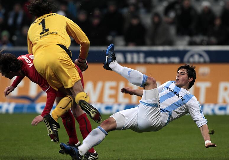 Hart auf dem Boden der Tatsachen sind die Löwen gegen Augsburg gelandet - im Bild Kevin Volland.