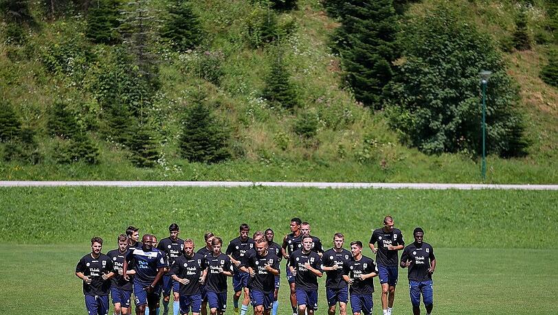 Im Sommer waren die Löwen in Bad Häring - jetzt geht's nach Estepona ins WInter-Trainingslager. Im Sommer waren die Löwen in Bad Häring - jetzt geht's nach Estepona ins WInter-Trainingslager.