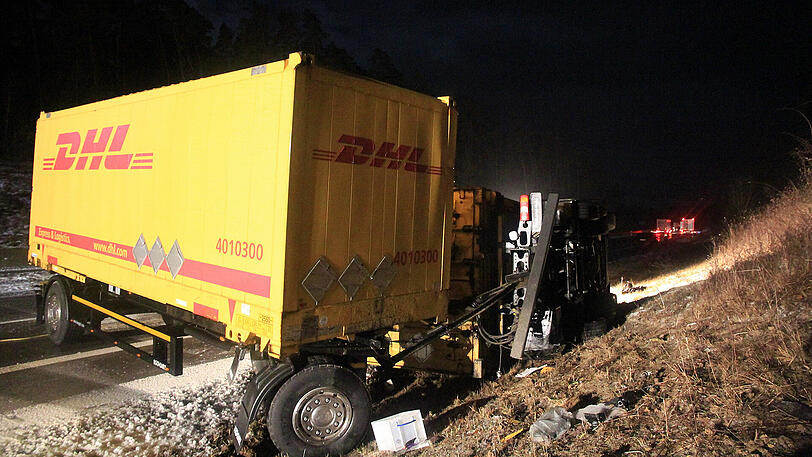 Auf der A71 ereigneten sich zwei Lkw-Unfälle unmittelbar nacheinander, einer davon mit tödlichem Ausgang. Die Bilder von der Unfallstelle.