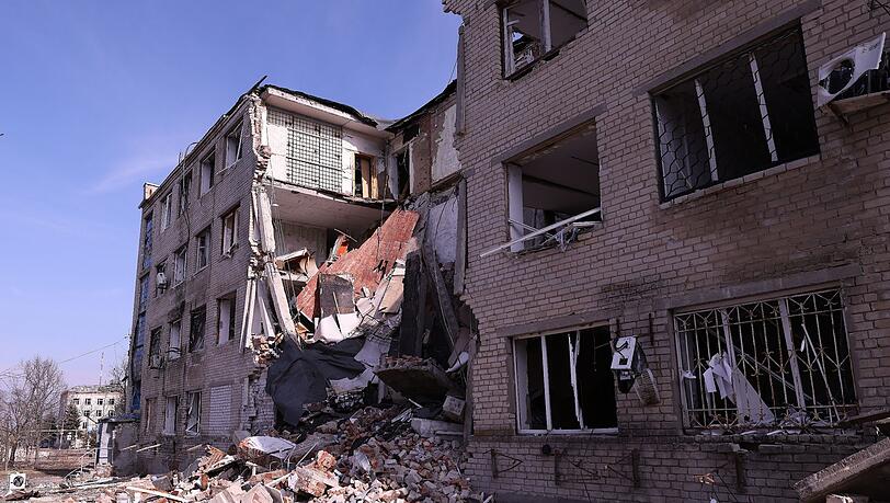 Ein zerstörtes Gebäude in Huljajpole. Die Stadt liegt etwa drei Kilometer von russischen Stellungen entfernt in der Oblast Saporischschja. Ein zerstörtes Gebäude in Huljajpole. Die Stadt liegt etwa drei Kilometer von russischen Stellungen entfernt in der Oblast Saporischschja.