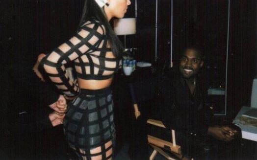 Kim Kardashian quetscht sich für eine Balmain-Kampagne in viel zu kleine Kleider