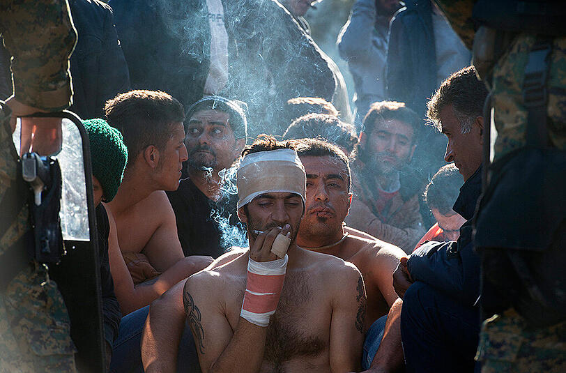 Schock-Protest am Montag an der mazedonischen Grenze bei Gevgelija. Einige Flüchtlinge nähten sich den Mund zu.