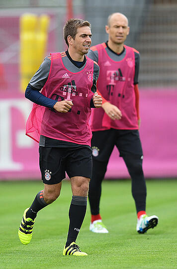 Bayern-Kapitän Philipp Lahm. Im Hintergrund: Arjen Robben.