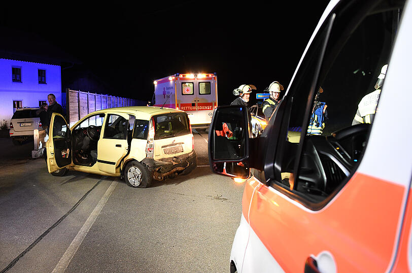 Bei dem Unfall entstand ein Sachschaden in fünfstelliger Höhe, vier Menschen wurden verletzt.