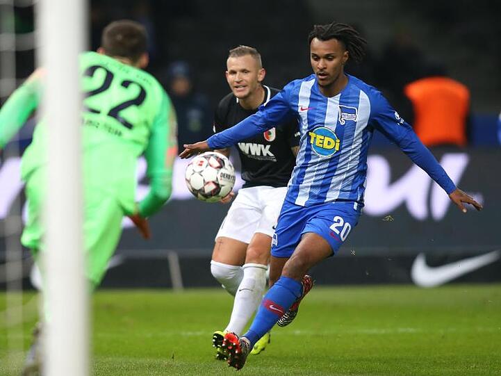 Valentino Lazaro von Hertha BSC legt den Ball zum 2:1 vor. Foto: Andreas Gora