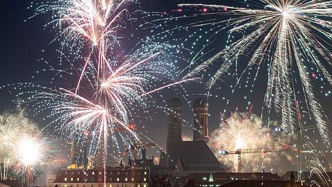 In der Silvesternacht besch&auml;ftigten viele Br&auml;nde die Einsatzkr&auml;fte von Polizei und Feuerwehr.