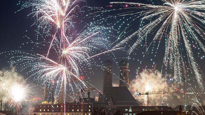 In der Silvesternacht besch&auml;ftigten viele Br&auml;nde die Einsatzkr&auml;fte von Polizei und Feuerwehr.