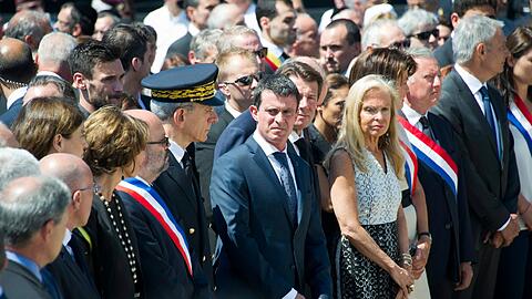 Wurde bei der Schweigeminute für die Opfer des Anschlags von Nizza ausgebuht: Frankreichs Regierungschef Manuel Valls. Foto: Christophe Petit Tesson