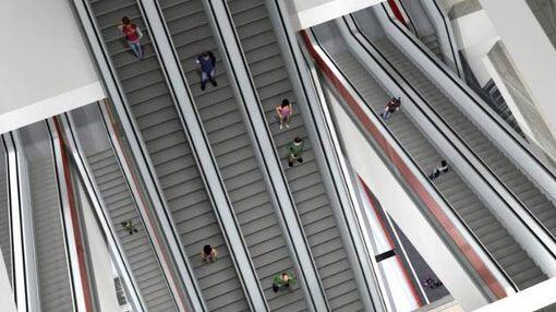 Lange Rolltreppen sollen 40 Meter in die Tiefe führen.