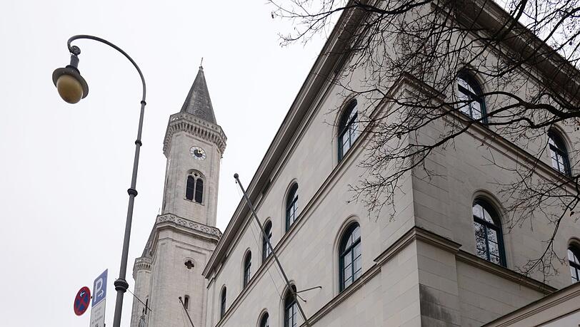 Gärtners Villa steht neben der von ihm erbauten Kirche. Gärtners Villa steht neben der von ihm erbauten Kirche.