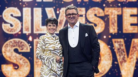 "Die große Silvester Show": Francine Jordi und Hans Sigl führen gemeinsam durch das Programm.