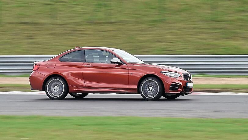 Ein BMW M240i, wie ihn der Münchner gefahren hat, bringt rund 420 PS auf die Straße. Imago Ein BMW M240i, wie ihn der Münchner gefahren hat, bringt rund 420 PS auf die Straße. Imago