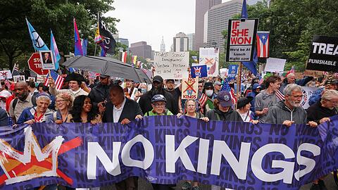 Das Motto der Proteste lautet "No Kings" (Keine Könige).