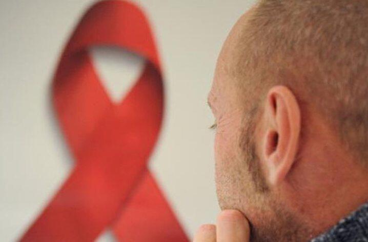 Hinter dem Kürzel &bdquo;ANST&ldquo; kann eine HIV-Erkrankung stecken &ndash; oder aber Hepatitis Typ B oder C.