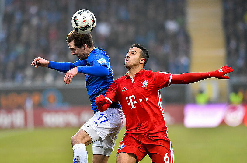 THIAGO: NOTE 5 - Mit starker Rettungstat in der 1. Minute. Energisch. Brachte die meisten Emotionen in Spiel, debattierte mit dem Schiedsrichter. Ideenlos.