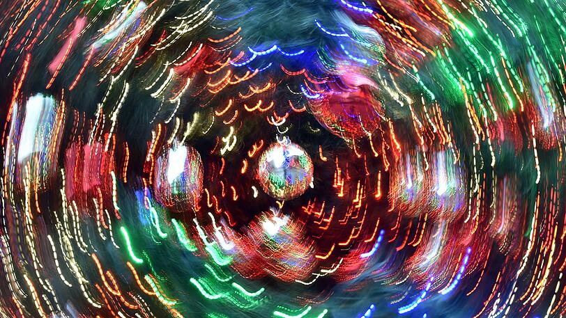 Die kunterbunte Adventszeit zieht manches Mal viel zu schnell an einem vorbei. Zeit sparen lässt sich zum Beispiel bei der Hausarbeit &ndash; mit ein paar Tricks.