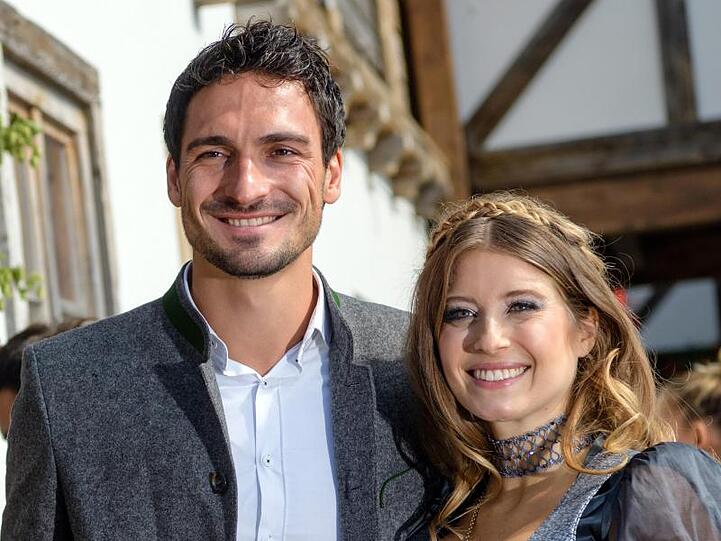 Fußballspieler Mats Hummels hat seine Frau Cathy mit Heimwerker-Qualitäten überrascht.