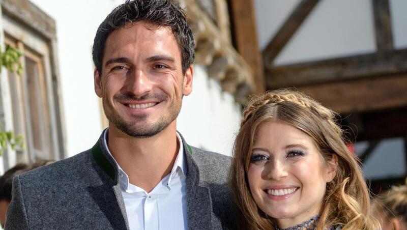 Fußballspieler Mats Hummels hat seine Frau Cathy mit Heimwerker-Qualitäten überrascht. Fußballspieler Mats Hummels hat seine Frau Cathy mit Heimwerker-Qualitäten überrascht.