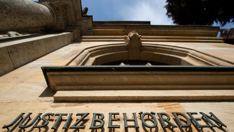 "Justizbehörden Bamberg" steht an der Außenfassade am Landgericht Bamberg. Foto: Daniel Karmann/dpa "Justizbehörden Bamberg" steht an der Außenfassade am Landgericht Bamberg. Foto: Daniel Karmann/dpa
