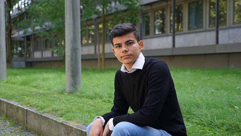 Mit 14 machte Philip Stojkovic ein Praktikum bei der CSU. Inzwischen ist er selbst Mitglied. Mit 14 machte Philip Stojkovic ein Praktikum bei der CSU. Inzwischen ist er selbst Mitglied.