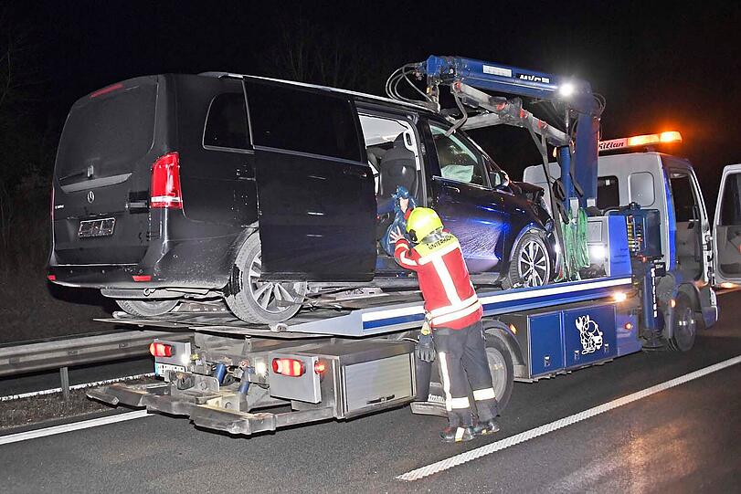Von der A8 bei Unterhaching bis zum Mittleren Ring bei Ramersdorf: In der Nacht hat ein Unfallflüchtiger die Beamten der Verkehrspolizei Holzkirchen und der Polizei in München in Atem gehalten.