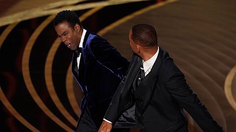 Will Smith ohrfeigt Moderator Chris Rock.