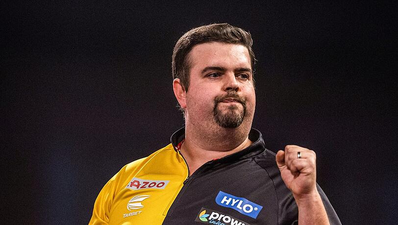 Gabriel Clemens ist als erster Deutscher bei einer Darts-WM ins Viertelfinale eingezogen.