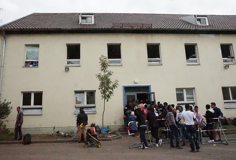 Sehen Sie hier weitere Bilder vom Besuch in der Bayernkaserne.