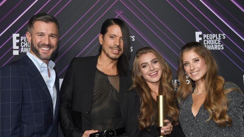 Jochen Schropp (l-r), Jorge González, Anna Klinski und Cathy Hummels nach der Verleihung des People's Choice Award. Foto: Felix Hörhager/dpa Jochen Schropp (l-r), Jorge González, Anna Klinski und Cathy Hummels nach der Verleihung des People's Choice Award. Foto: Felix Hörhager/dpa