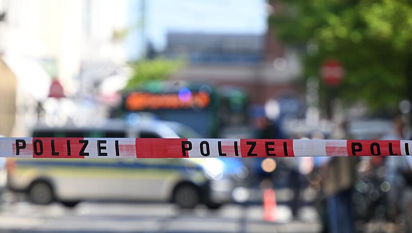 Die Ermittler stellten die Tat nach.