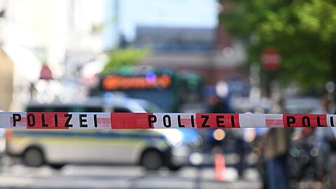 Die Ermittler stellten die Tat nach.